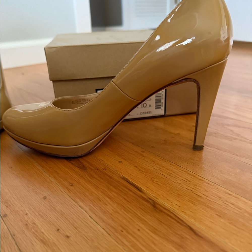 Elegant Tan Women's Heels